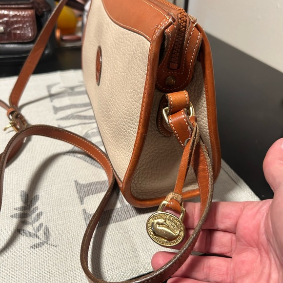 Dooney & Bourke Vintage Cream and Brown Crossbody Bag - Picture 3 of 14
